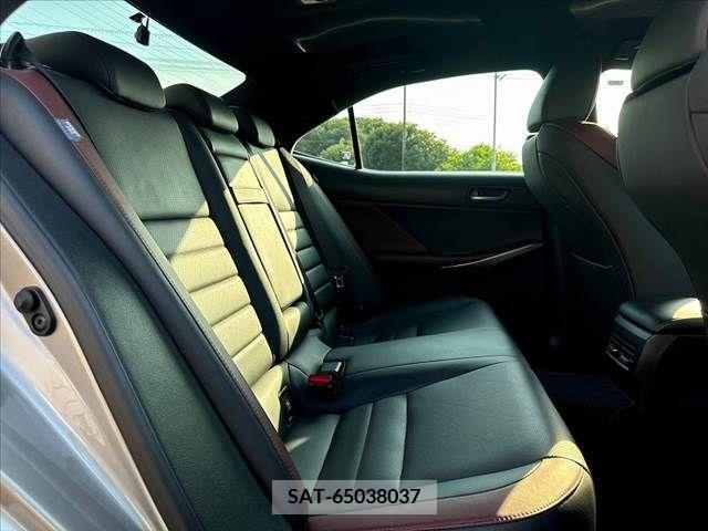 Lexus IS 2017-06 388402-19