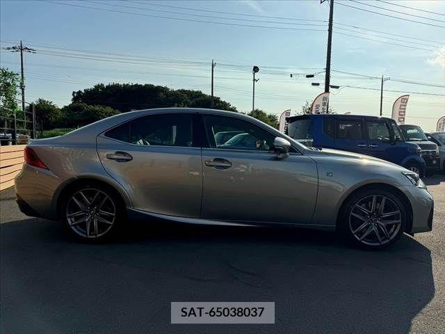 Lexus IS 2017-06 388402-11