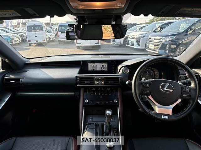Lexus IS 2017-06 388402-1