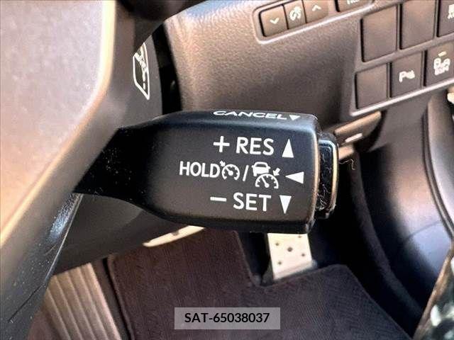 Lexus IS 2017-06 388402-23