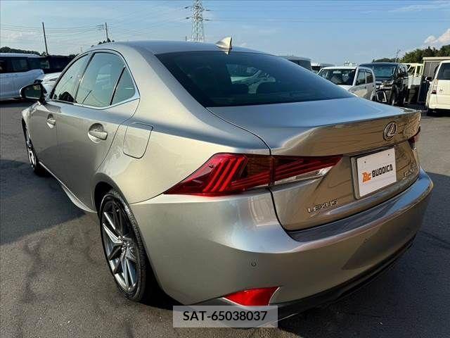 Lexus IS 2017-06 388402-14