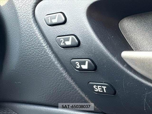 Lexus IS 2017-06 388402-21