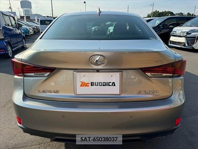 Lexus IS 2017-06 388402-13