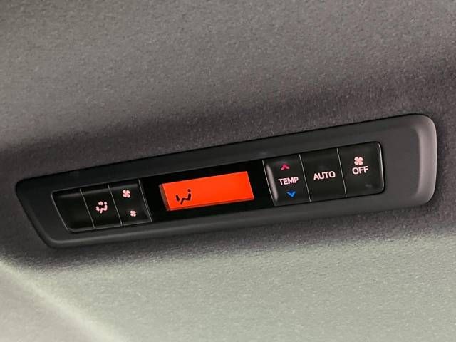 Toyota NOAH 2020-10 192041-4