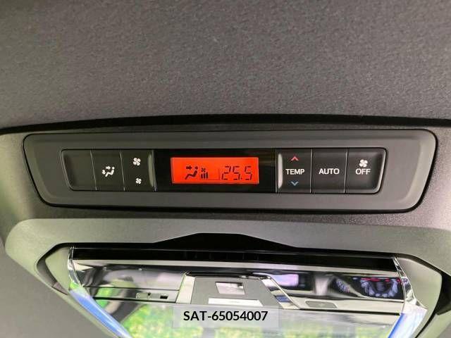 Toyota VOXY 2017-12 348290-7