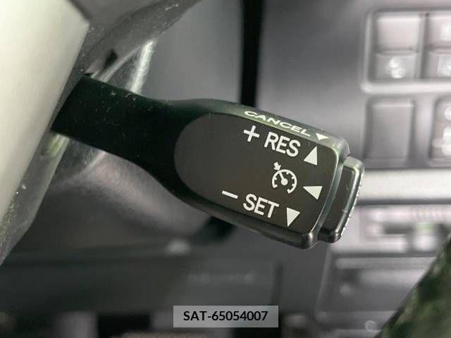 Toyota VOXY 2017-12 348290-6