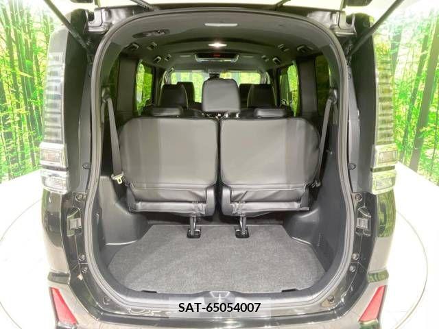 Toyota VOXY 2017-12 348290-12