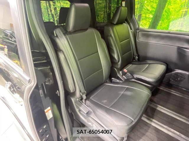 Toyota VOXY 2017-12 348290-10