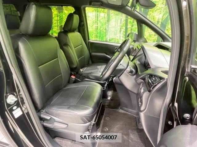 Toyota VOXY 2017-12 348290-9