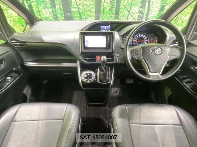 Toyota VOXY 2017-12 348290-1