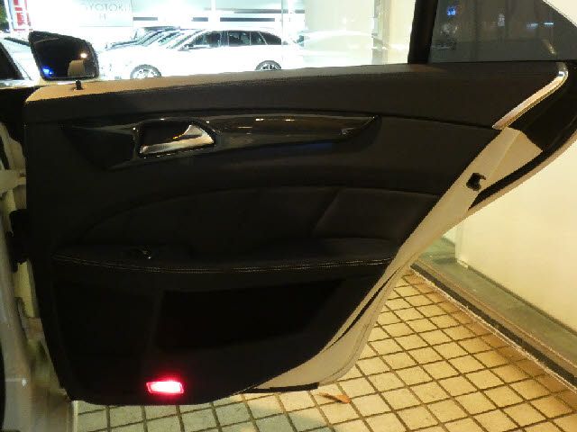 Mercedes Benz CLS-CLASS 2012-06 6561-22
