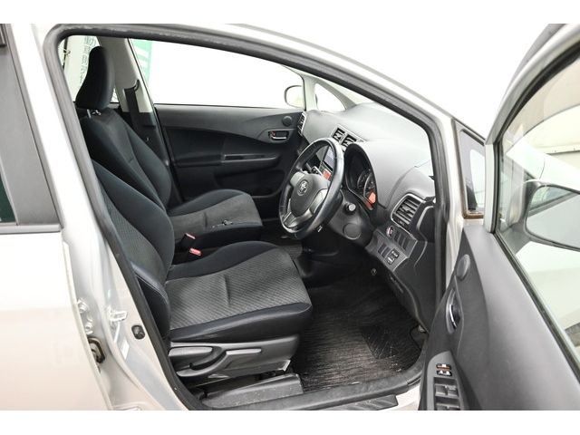 Toyota RACTIS 2011-03 9573-7