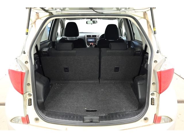 Toyota RACTIS 2011-03 9573-9