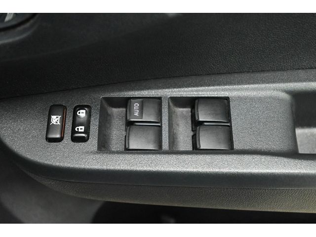 Toyota RACTIS 2011-03 9573-14