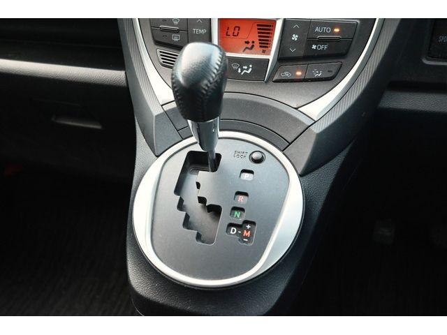 Toyota RACTIS 2011-03 9573-17