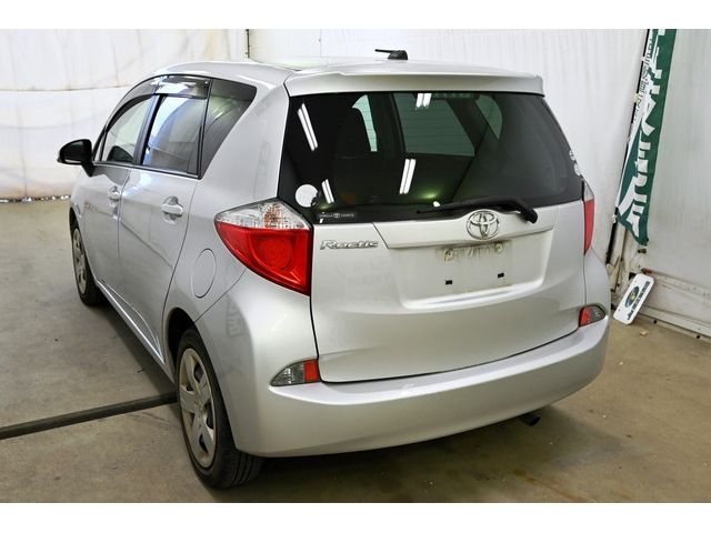 Toyota RACTIS 2011-03 9573-2