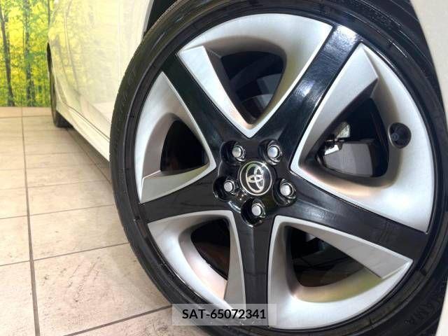 Toyota PRIUS 2019-04 211897-13