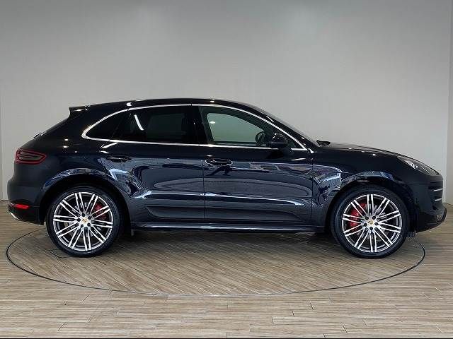 Porsche MACAN 2015-03 180687-15