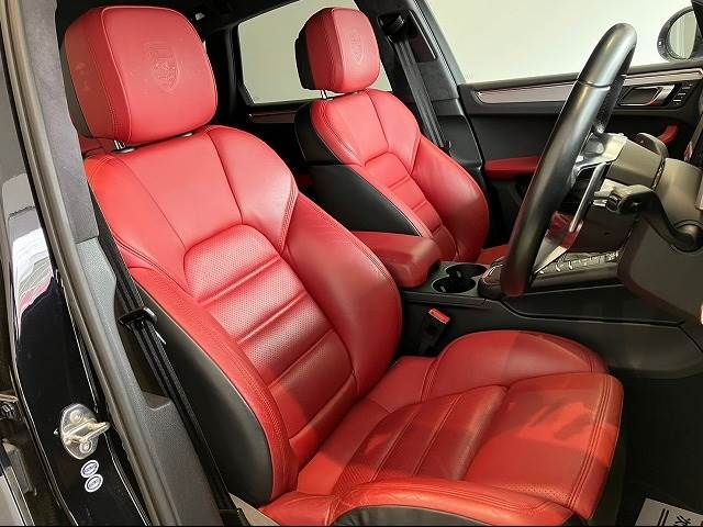 Porsche MACAN 2015-03 180687-8