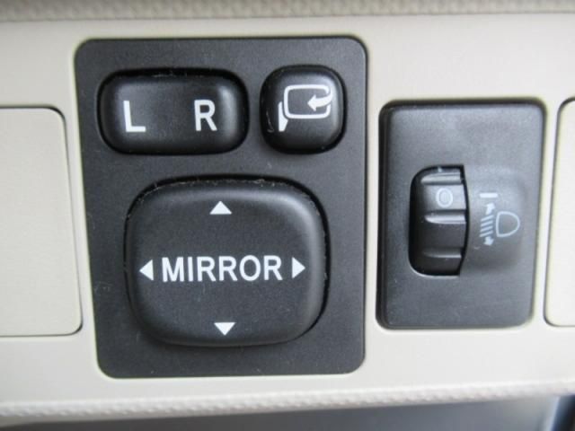 Toyota AURIS 2008-03 183082-21