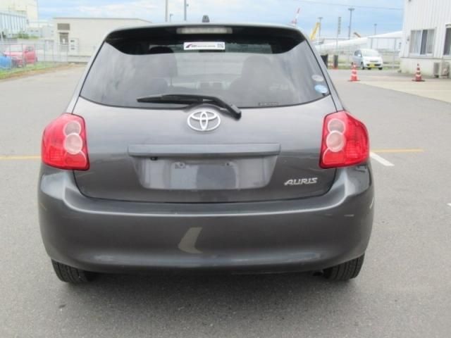 Toyota AURIS 2008-03 183082-1