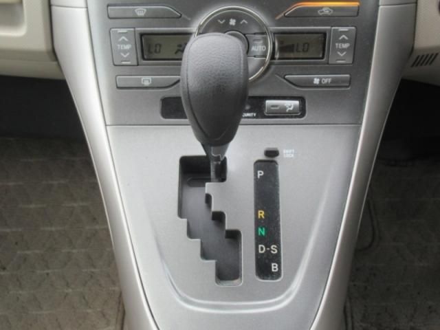 Toyota AURIS 2008-03 183082-14