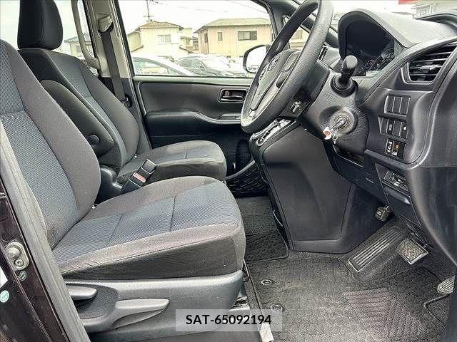 Toyota NOAH 2017-07 227948-16