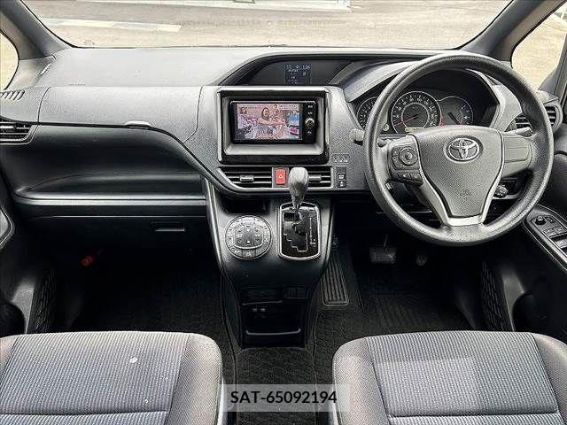 Toyota NOAH 2017-07 227948-15
