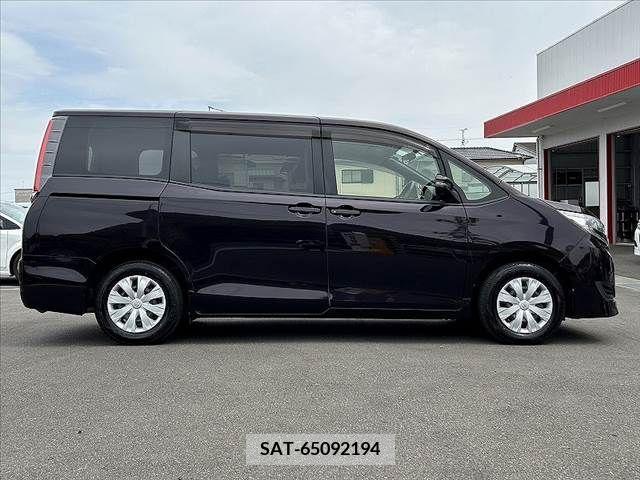 Toyota NOAH 2017-07 227948-11