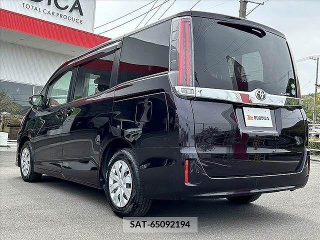 Toyota NOAH 2017-07 227948-12