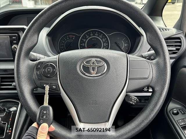 Toyota NOAH 2017-07 227948-5