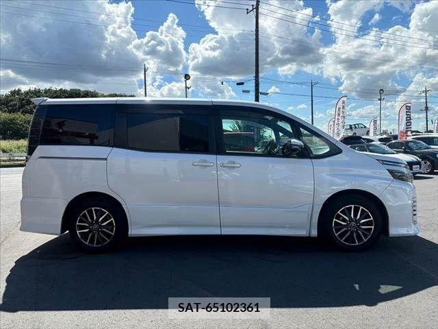 Toyota VOXY 2014-03 394987-11