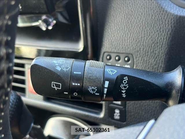 Toyota VOXY 2014-03 394987-23
