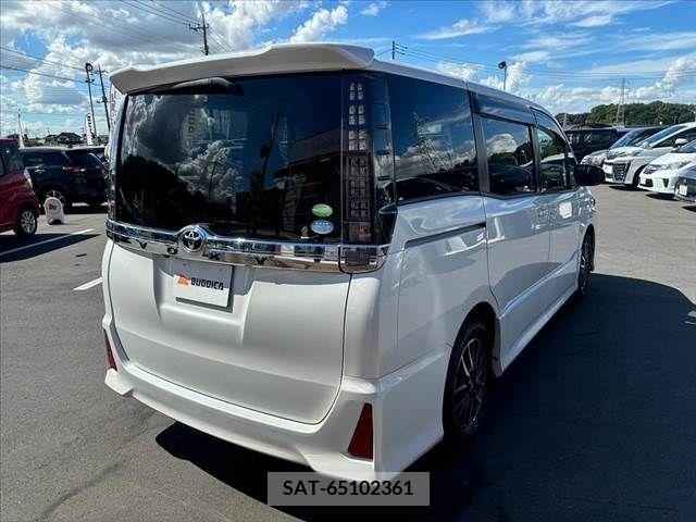 Toyota VOXY 2014-03 394987-14