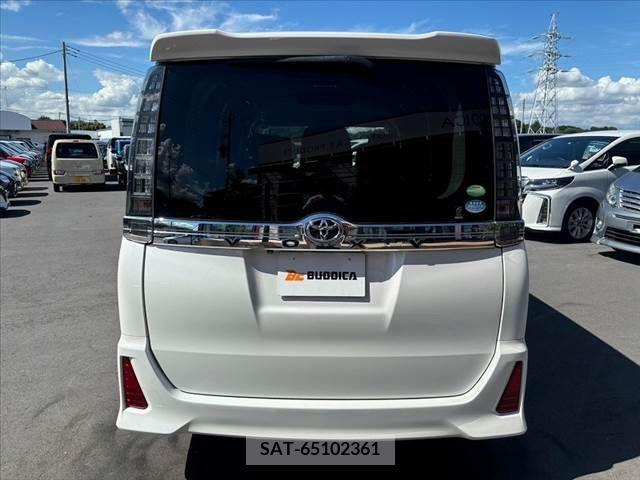 Toyota VOXY 2014-03 394987-13