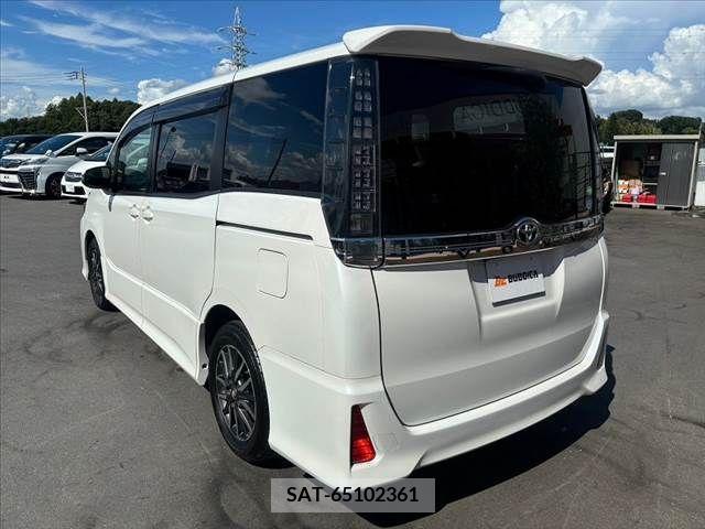 Toyota VOXY 2014-03 394987-12