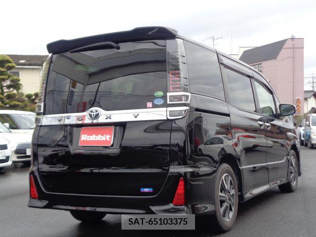 Toyota VOXY 2018-02 237301-2