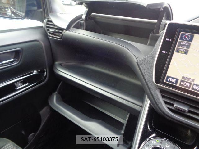 Toyota VOXY 2018-02 237301-24