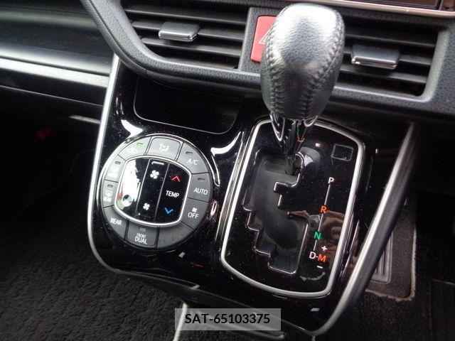 Toyota VOXY 2018-02 237301-22