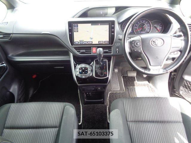 Toyota VOXY 2018-02 237301-1