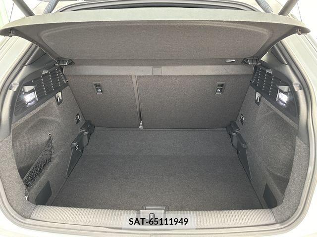 Audi Q2 2019-02 219369-6
