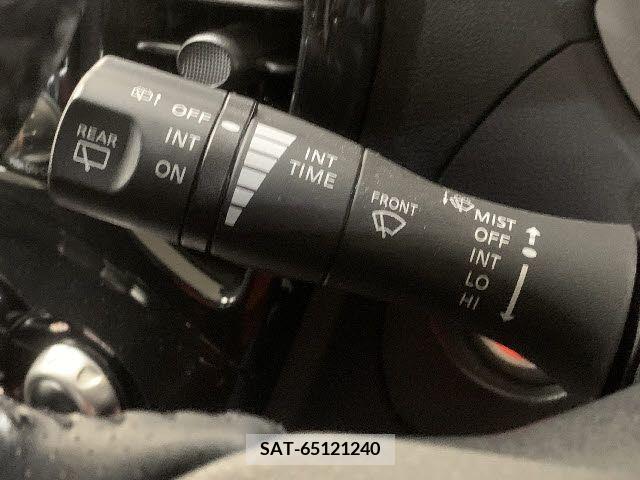 Nissan JUKE 2012-03 320481-17