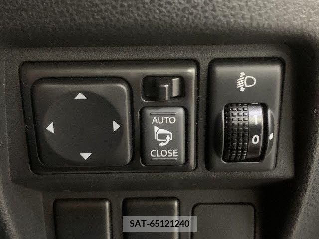 Nissan JUKE 2012-03 320481-10