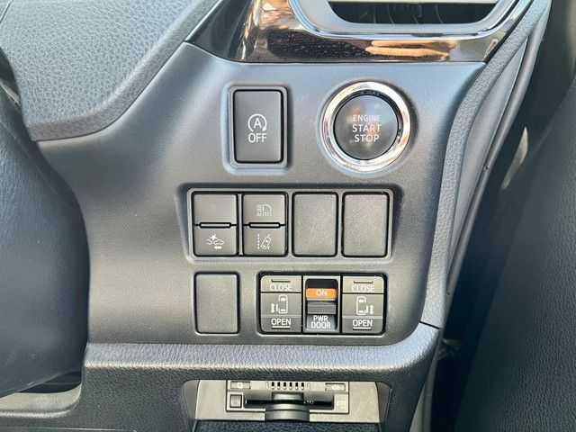 Toyota VOXY 2018-06 12617-27