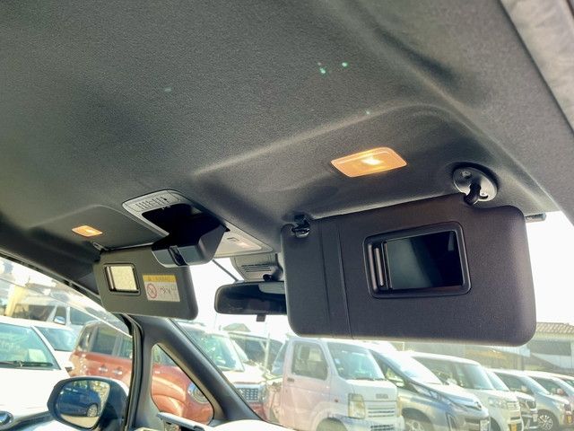 Toyota VOXY 2018-06 12617-28