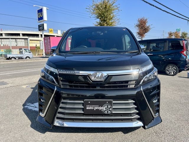 Toyota VOXY 2018-06 12617-1