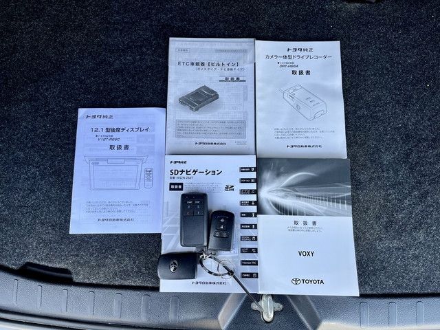 Toyota VOXY 2018-06 12617-29
