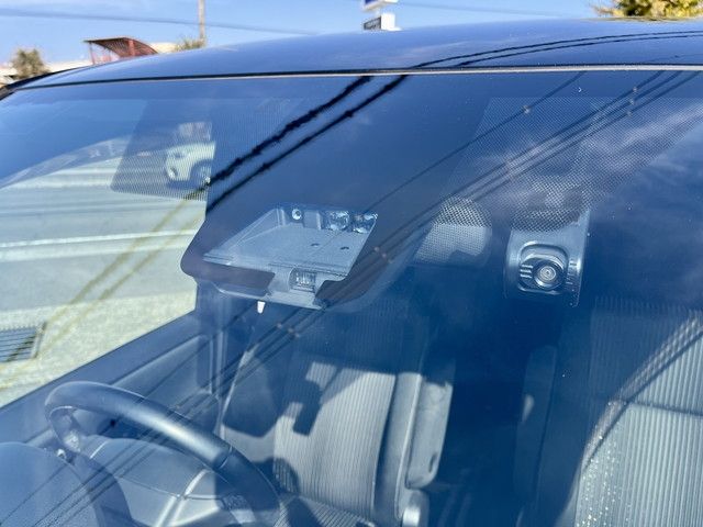 Toyota VOXY 2018-06 12617-18