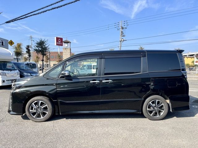 Toyota VOXY 2018-06 12617-3
