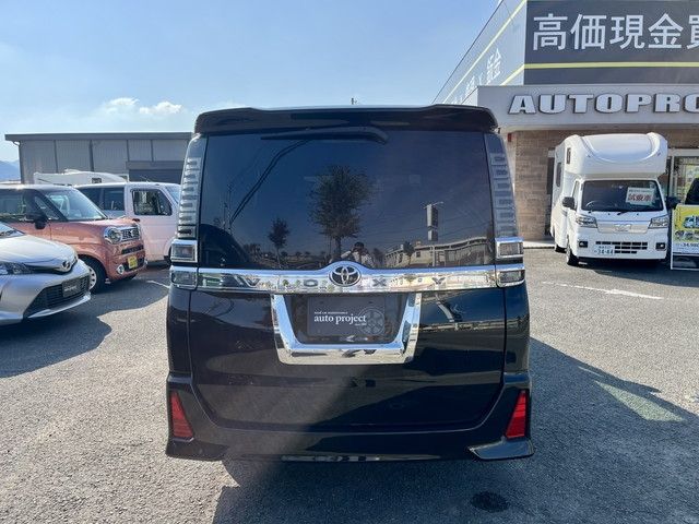 Toyota VOXY 2018-06 12617-8